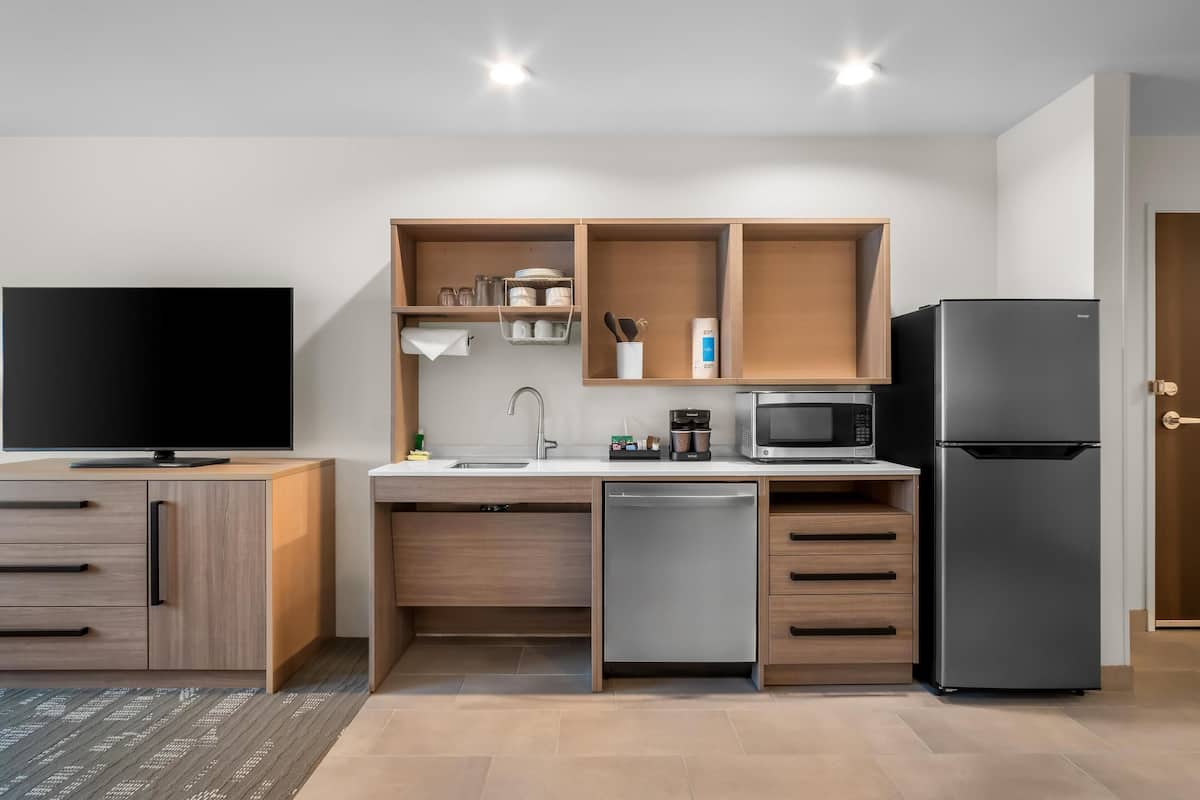 fridge, microwave, dishwasher, coffee/tea maker