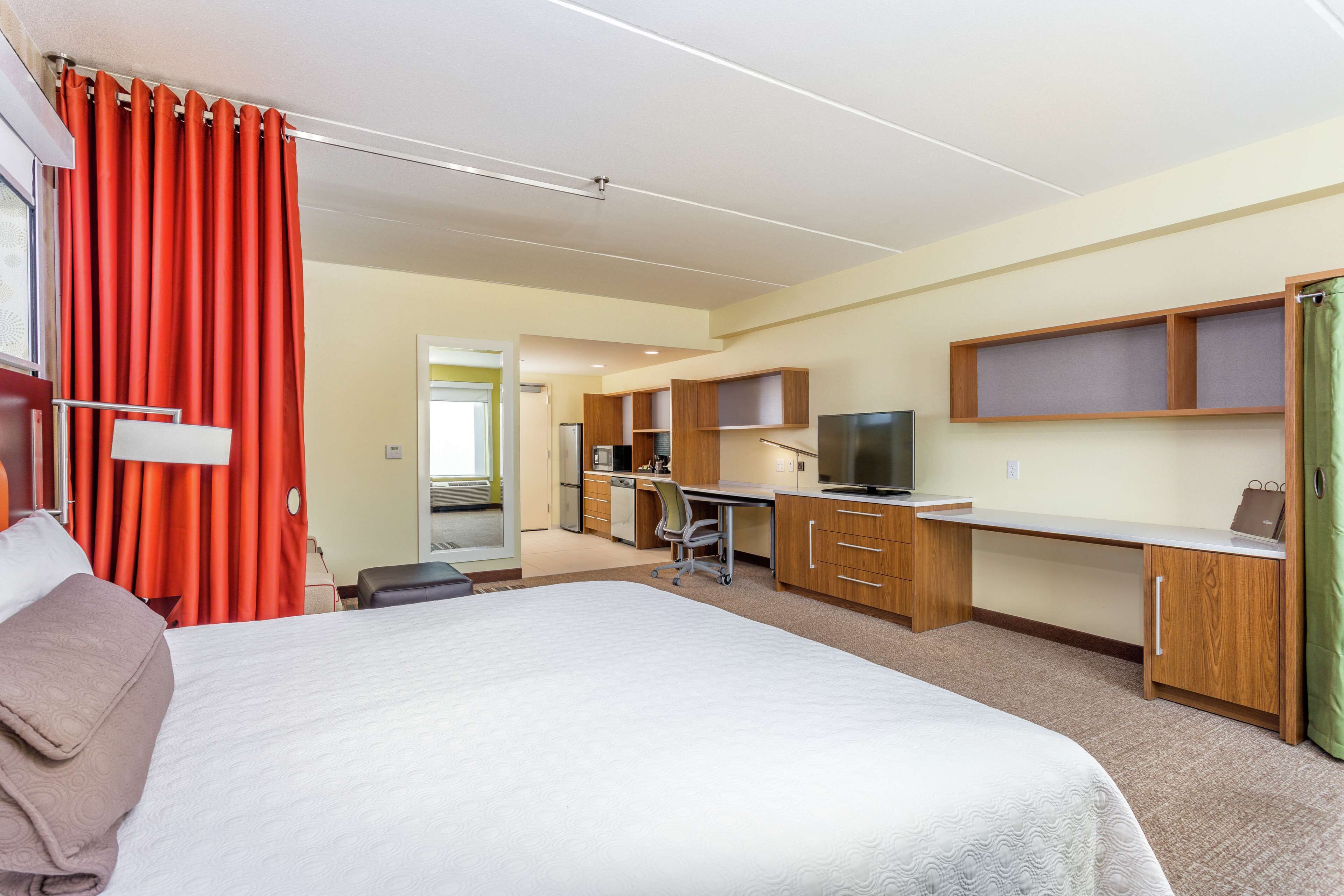 king studio accessible bathtub (mobility & hearing) | desk, laptop workspace, iron/ironing board, travel cot