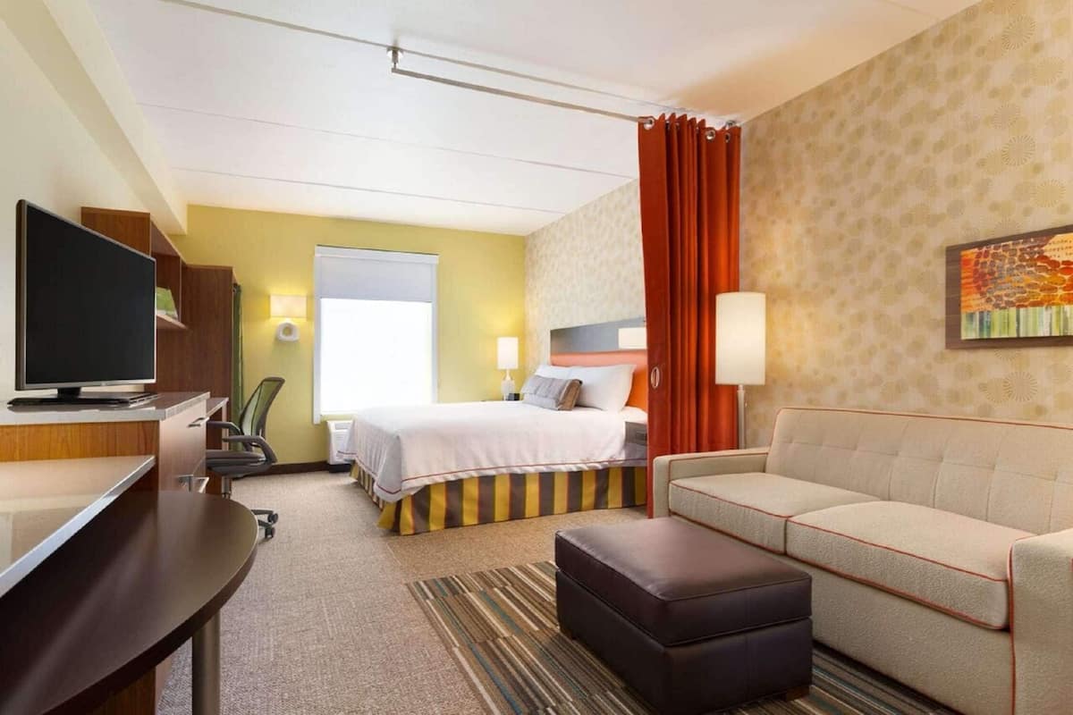 Escritorio y espacio para trabajar con laptop