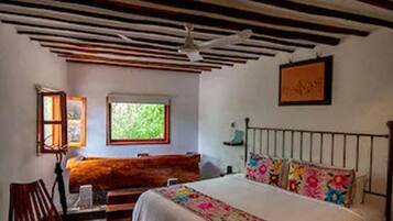 Junior Suite, 1 King Bed, Bathtub