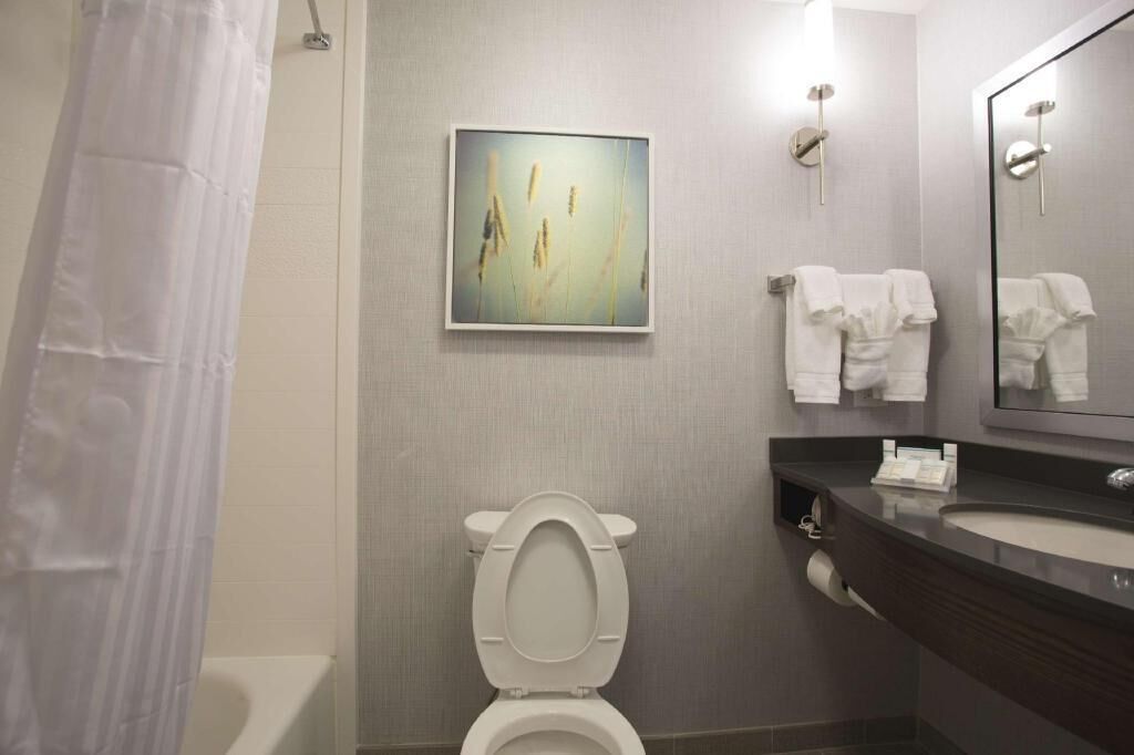 Bathroom | Free toiletries, hair dryer, towels
