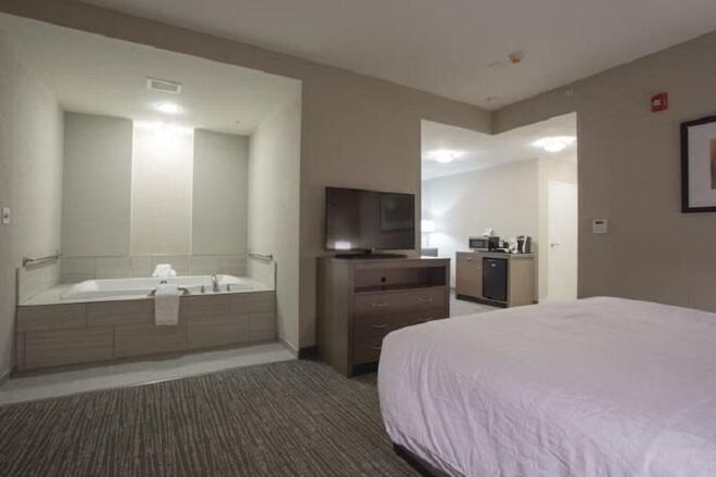 Fer et planche à repasser, lits bébé (en supplément)