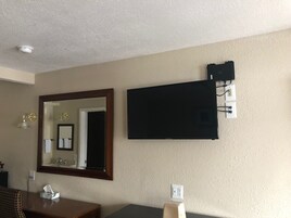 Escrivaninha, ferros/tábuas de passar roupa, Wi-Fi de cortesia