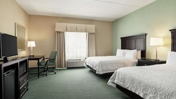 Een kluis op de kamer, een bureau, een laptopwerkplek