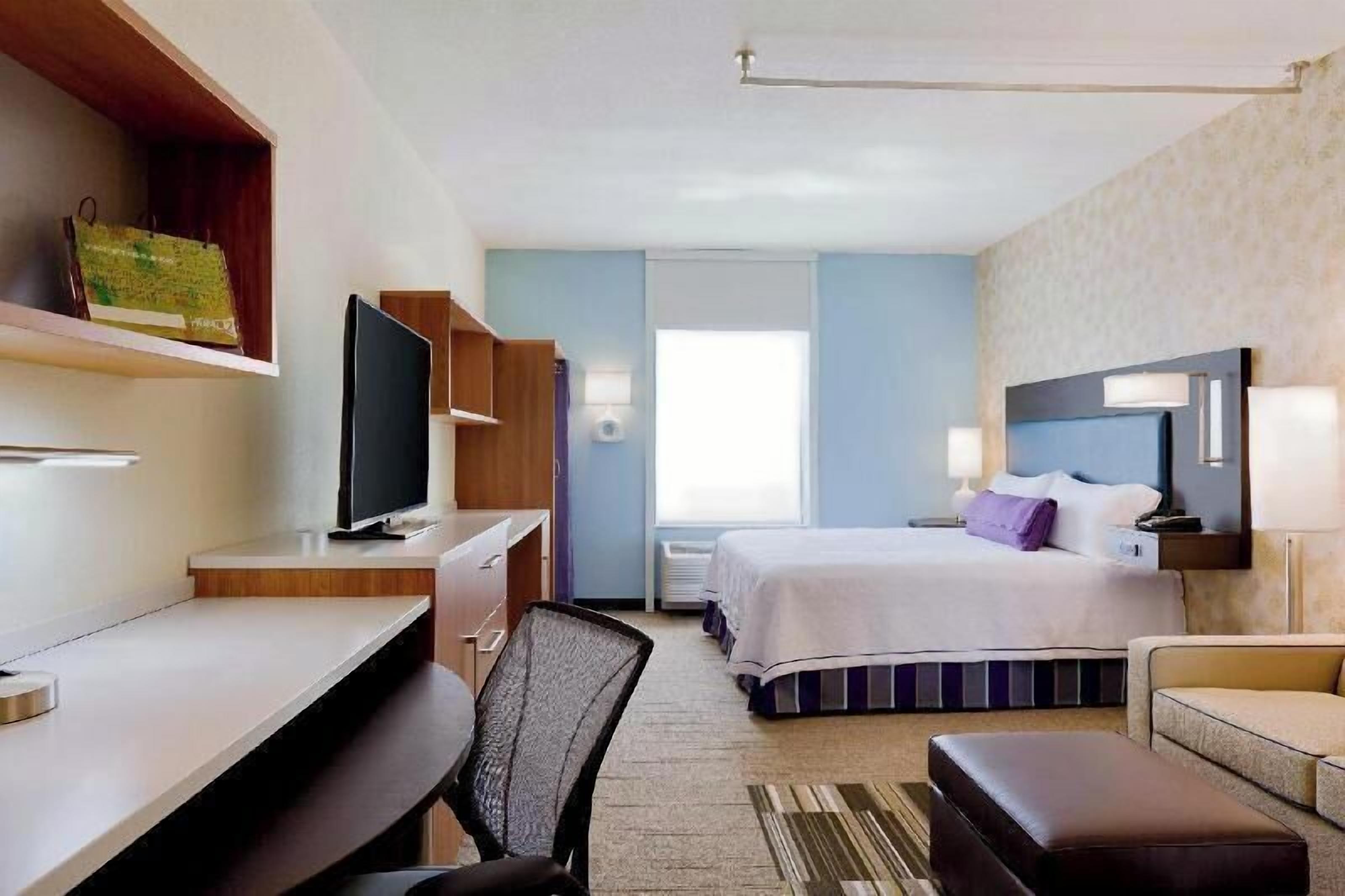 Premium bedding, in-room safe, desk, cribs/infant beds