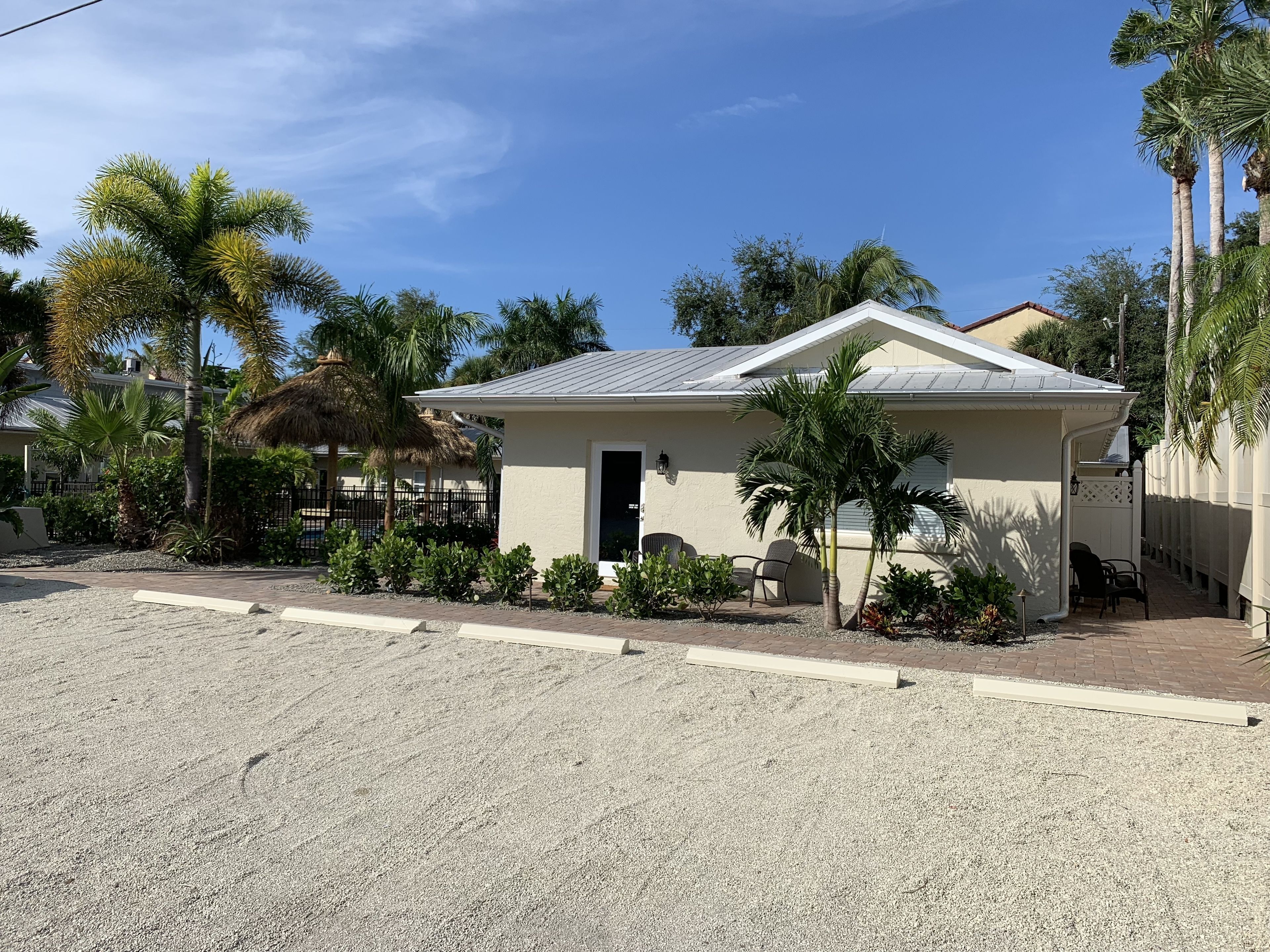 deluxe suite, 1 king bed with sofa bed (unit 1) | 1 bedroom, premium bedding, tempur-pedic beds, individually decorated