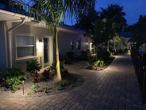 Studio, 1 King-Bett, Poolblick (UNIT8)