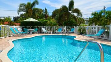 Outdoor pool, a heated pool, open open 24 hours, sun loungers