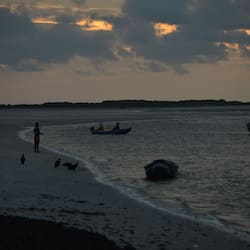 In Strandnähe, weißer Sandstrand
