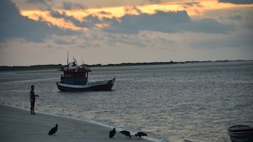 鄰近海灘、白沙