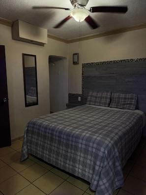 Single Room | Desk, iron/ironing board, free WiFi