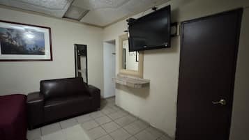 Habitación doble | Escritorio, tabla de planchar con plancha y wifi gratis