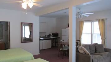 Deluxe Studio Suite, 1 Bedroom, Kitchenette | Premium bedding, iron/ironing board, free cribs/infant beds, free WiFi