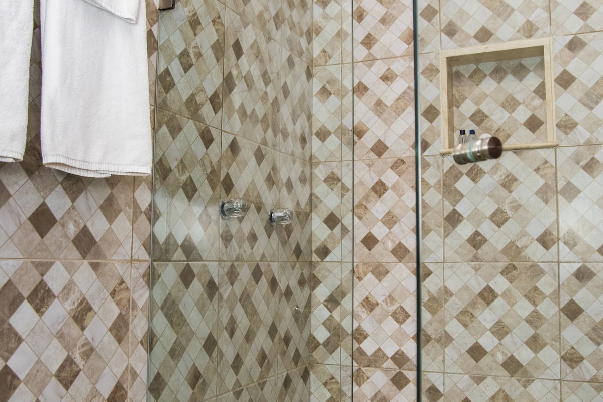 economy double room, 1 bedroom | bathroom | shower, free toiletries, towels