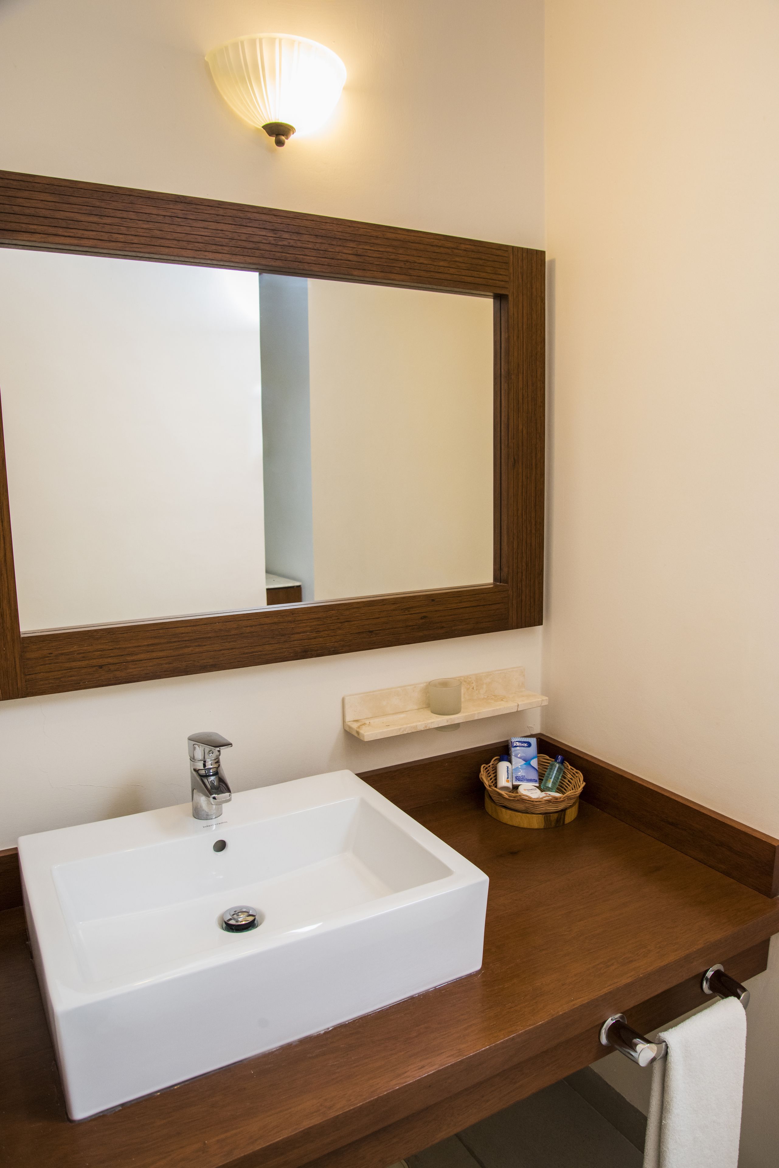 premium bedding, free wifi, bed sheets