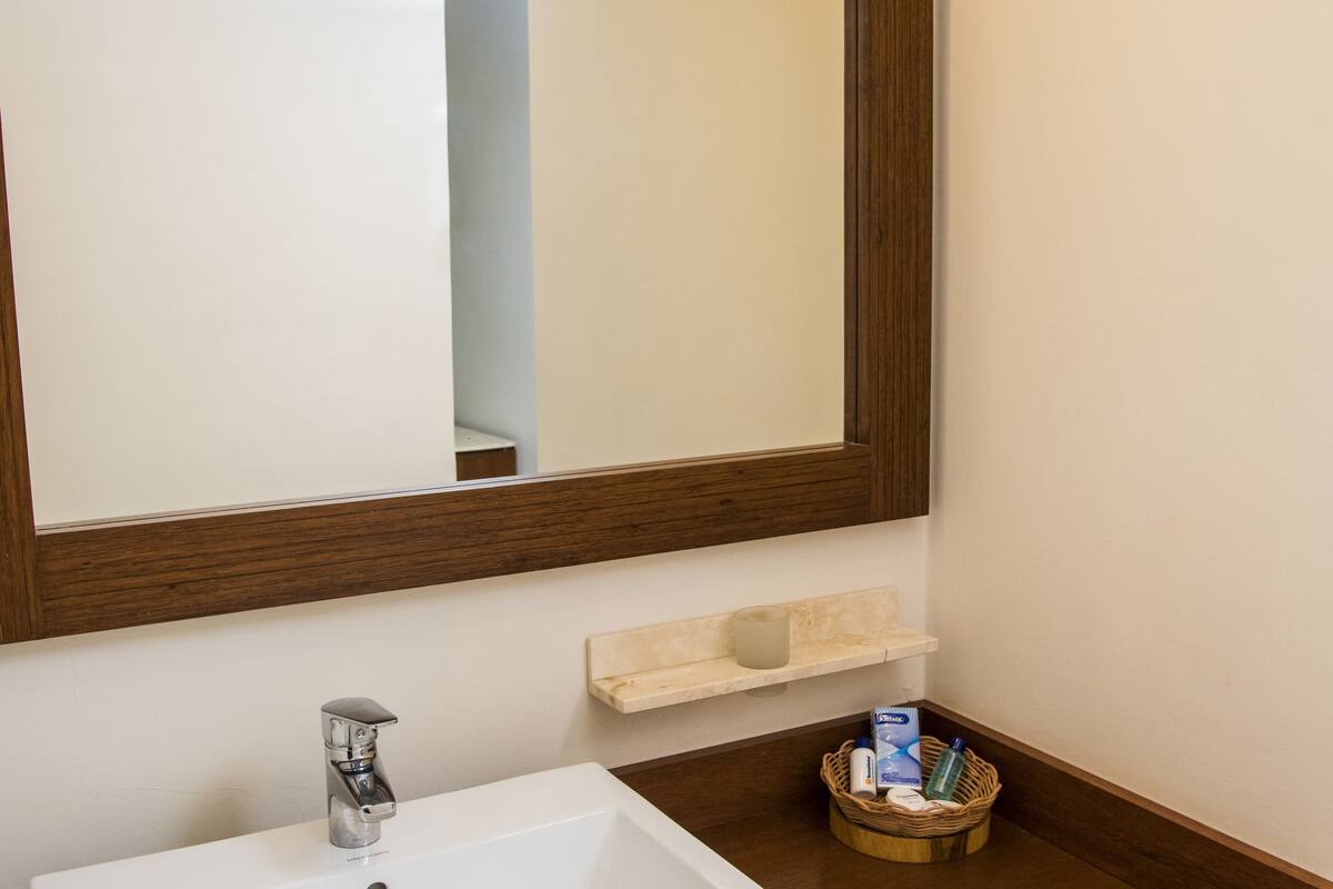 premium bedding, free wifi, bed sheets