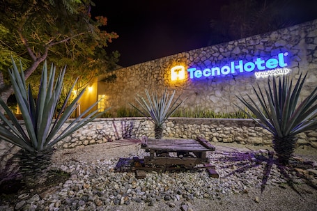 Fachada de la propiedad. TecnoHotel Valladolid