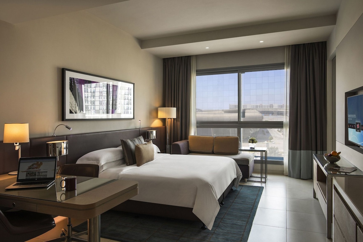 Down comforters, minibar, in-room safe, desk