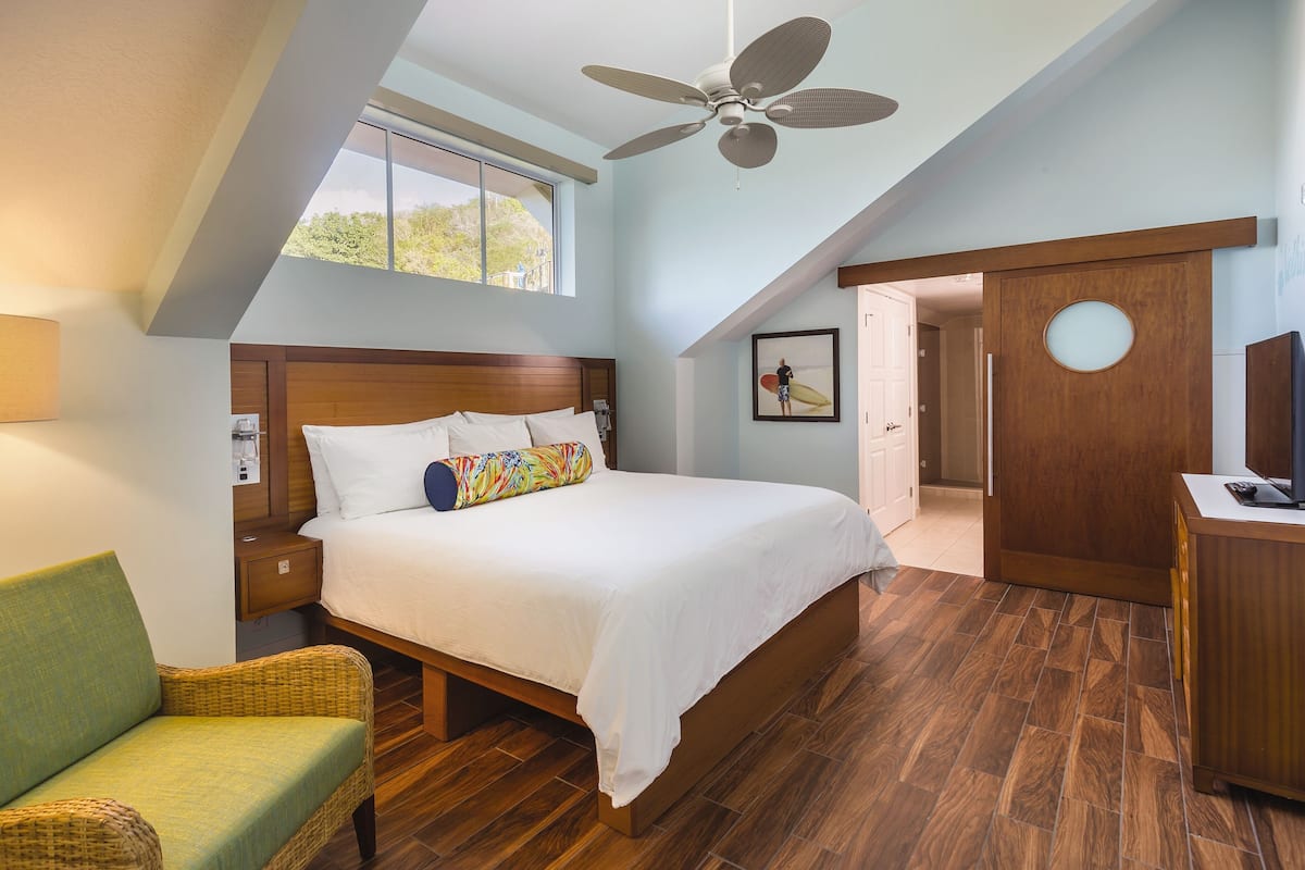 1 bedroom, in-room safe, individually decorated, iron/ironing board