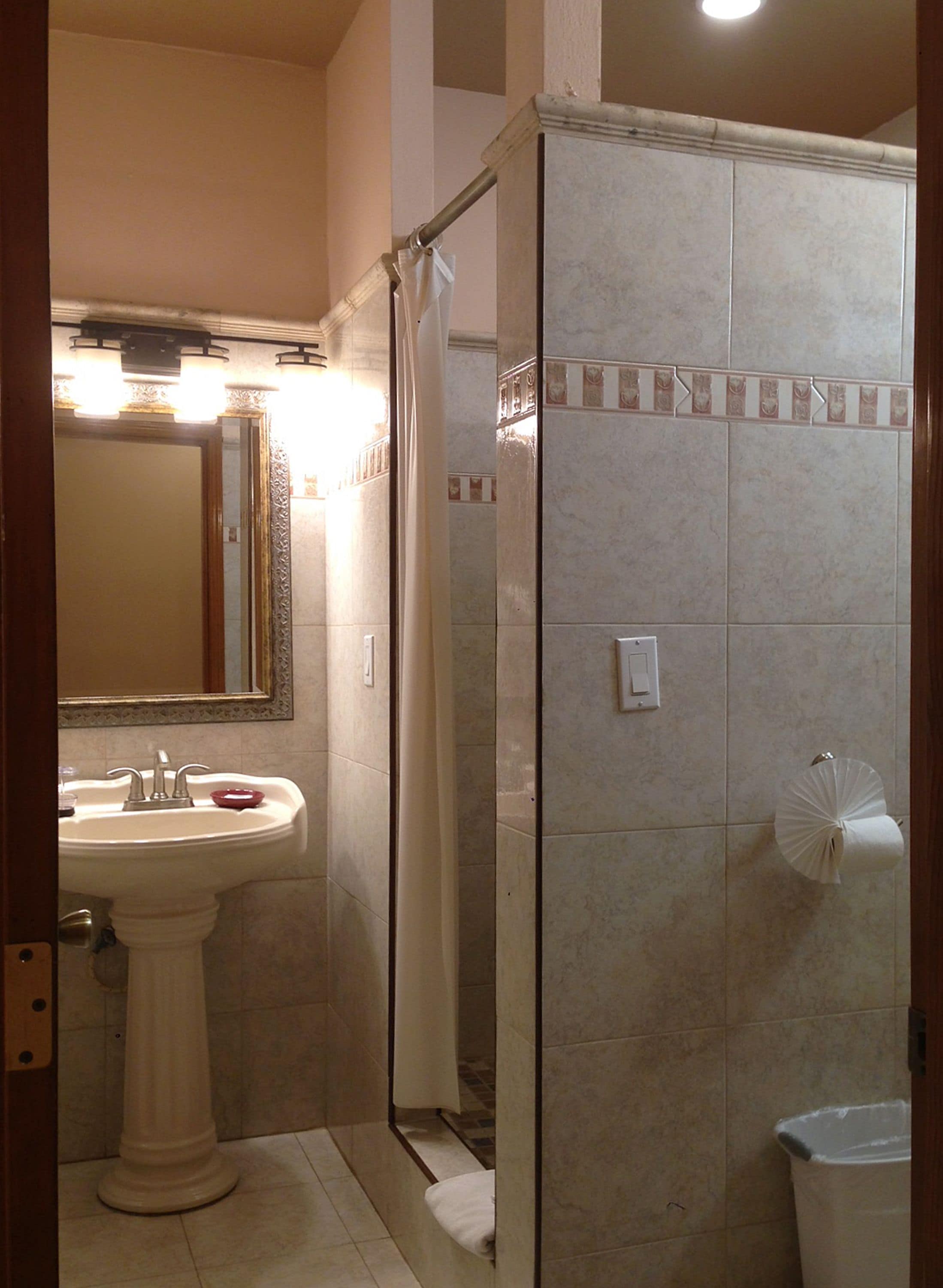 basic single room, 2 queen beds | bathroom | shower, free toiletries, towels