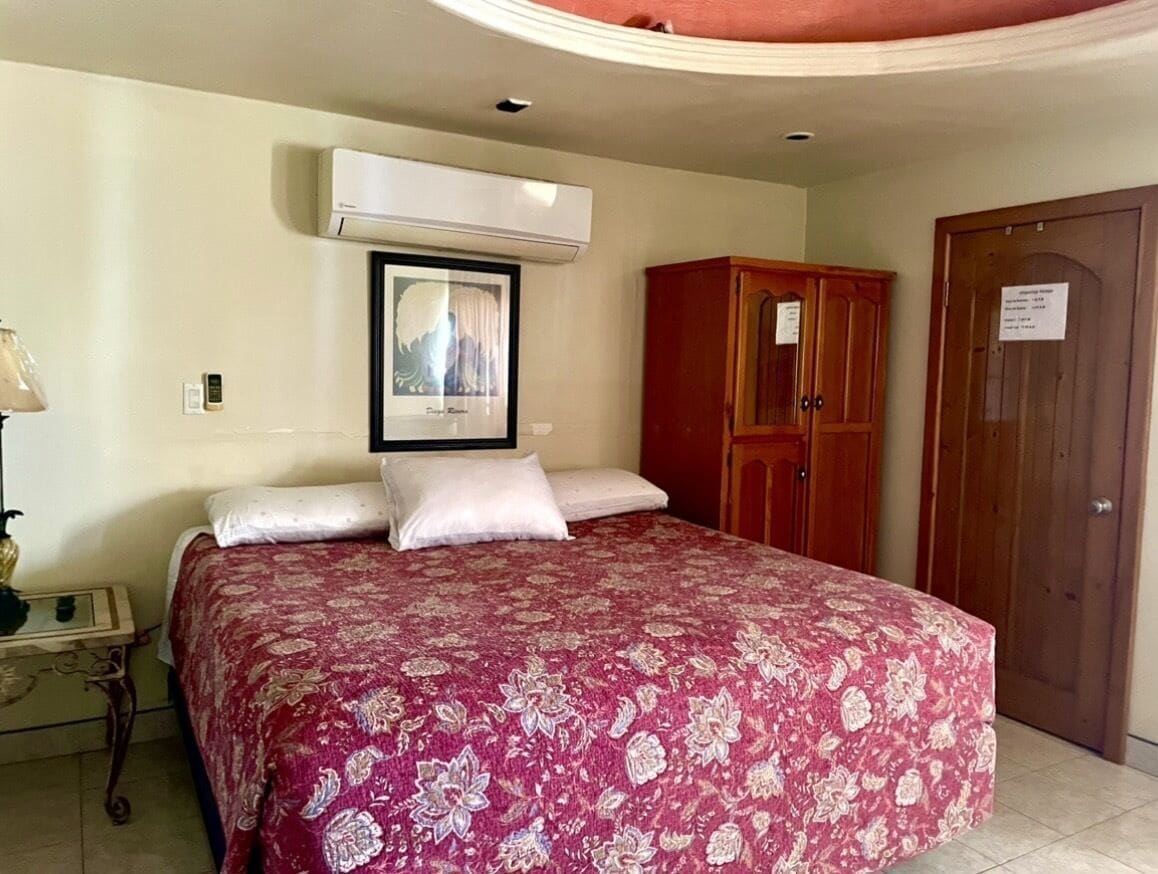 Eenvoudige eenpersoonskamer, 1 kingsize bed | Individueel gedecoreerd, individueel gemeubileerd