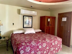 Individually decorated, individually furnished, blackout drapes - Hospedaje Mulege (Puerto Peñasco)