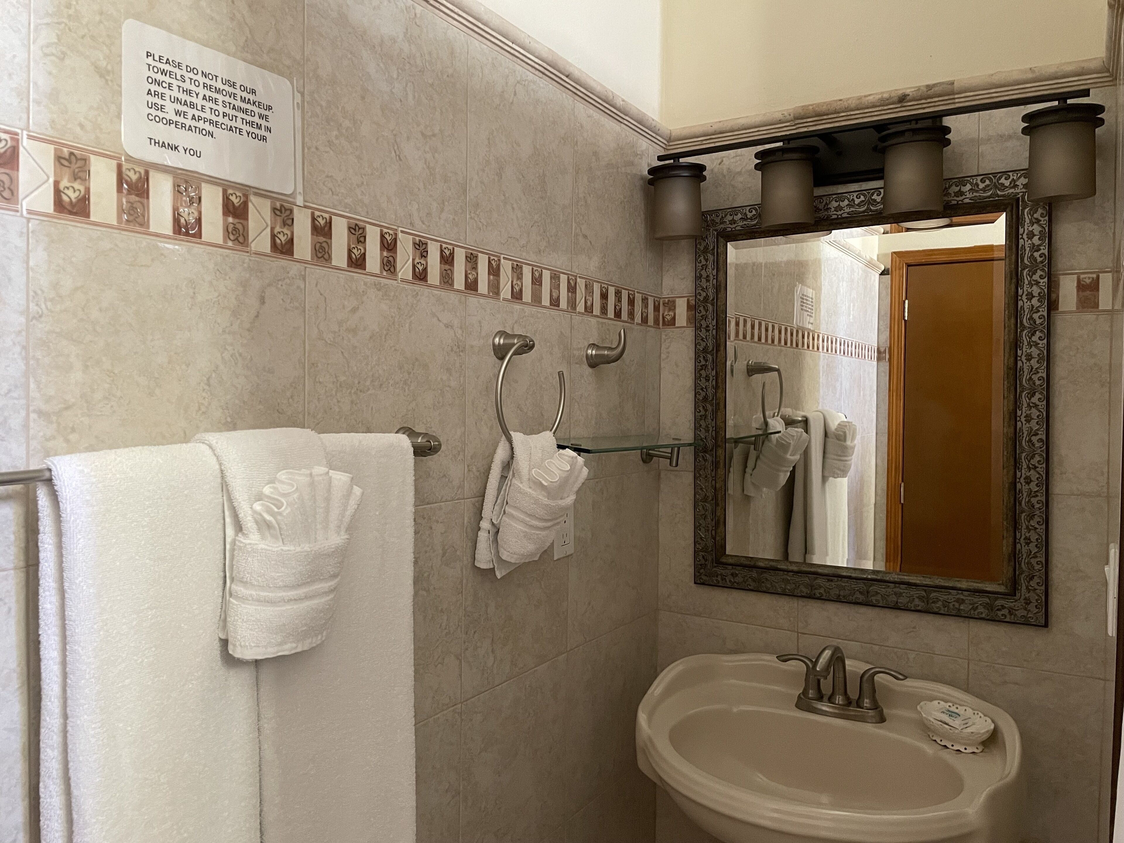 basic single room, 2 queen beds | bathroom | shower, free toiletries, towels