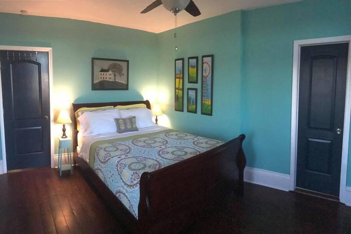 Pillow-top beds, individually decorated, individually furnished