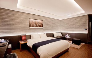 Desk, laptop workspace, rollaway beds, free WiFi