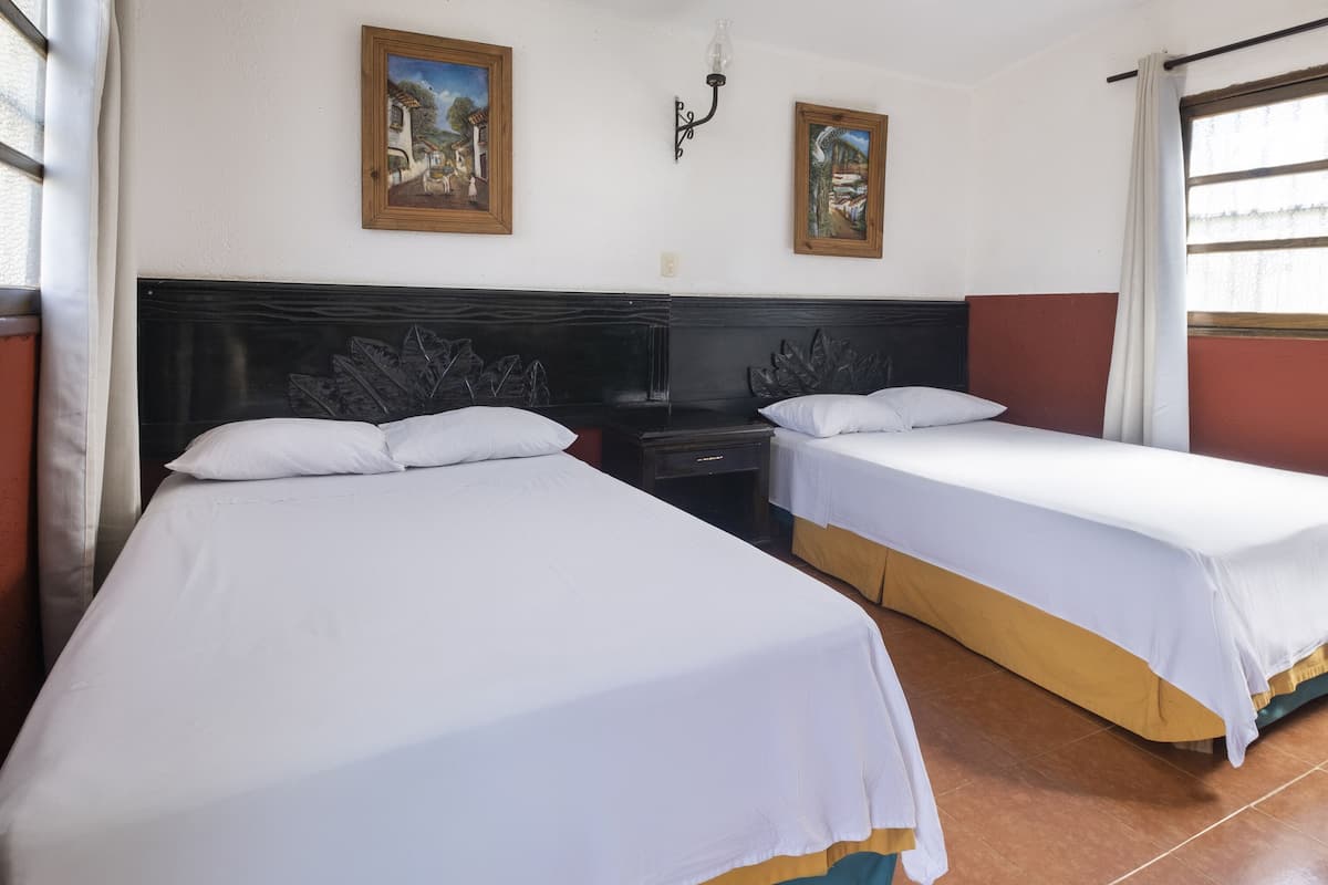 Standard Quadruple Room | Bed sheets