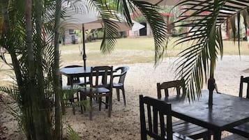 Tempat makan outdoor