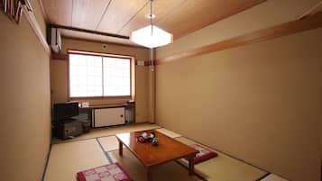 Standard Japanese Type Room (2 people) (Parking Free for Only 1st Car) | Free WiFi, bed sheets