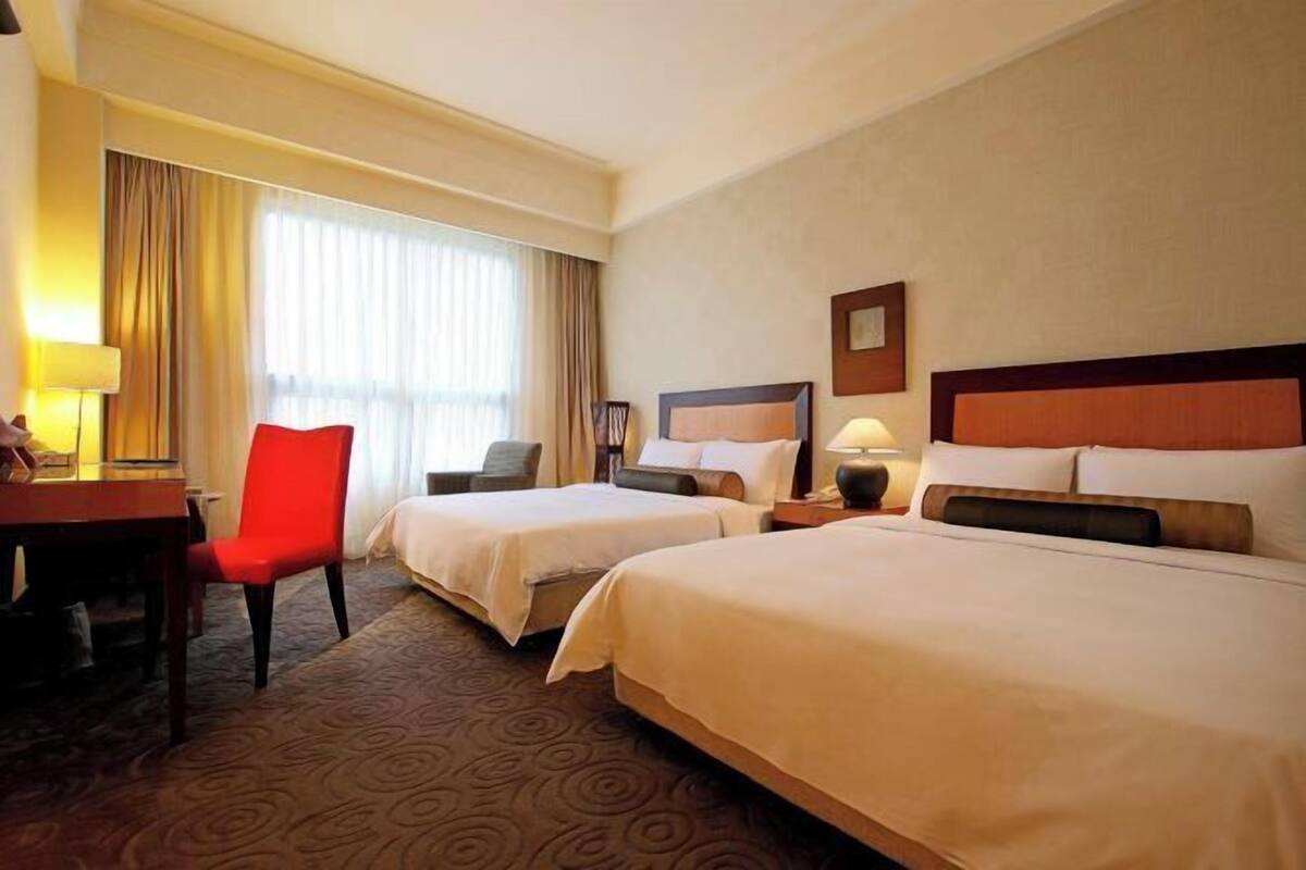 Premium bedding, down duvets, minibar, blackout curtains