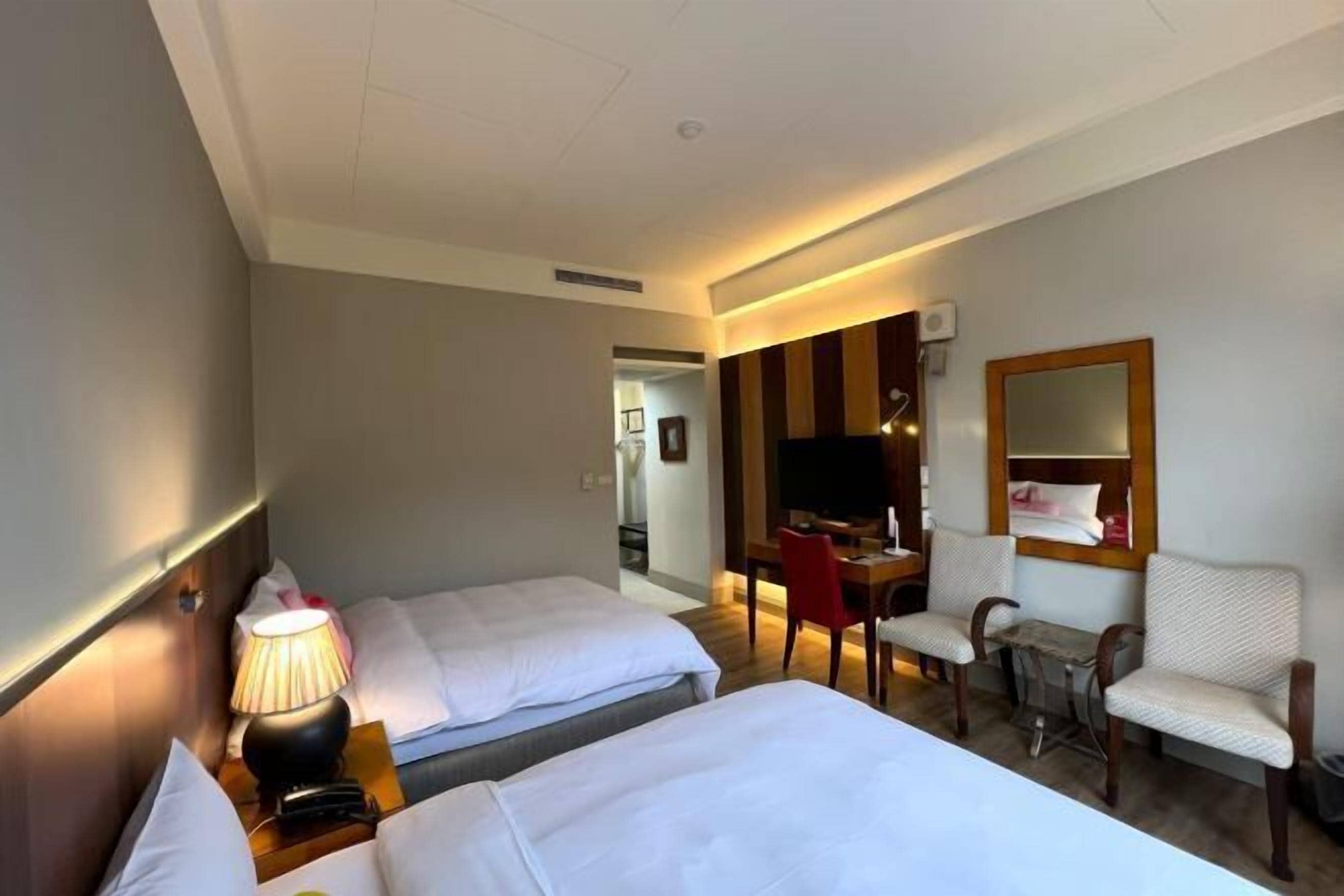 Premium bedding, down comforters, minibar, blackout drapes