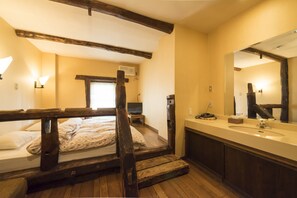 Woody Twin with Shared Bathroom | In-room safe, free WiFi - Haus St.Anton (Nozawaonsen)