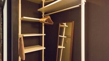 Deluxe 4 Bed with Private Bathroom | Room amenity