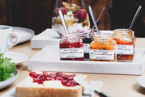 Breakfast meal - Haus St.Anton (Nozawaonsen)