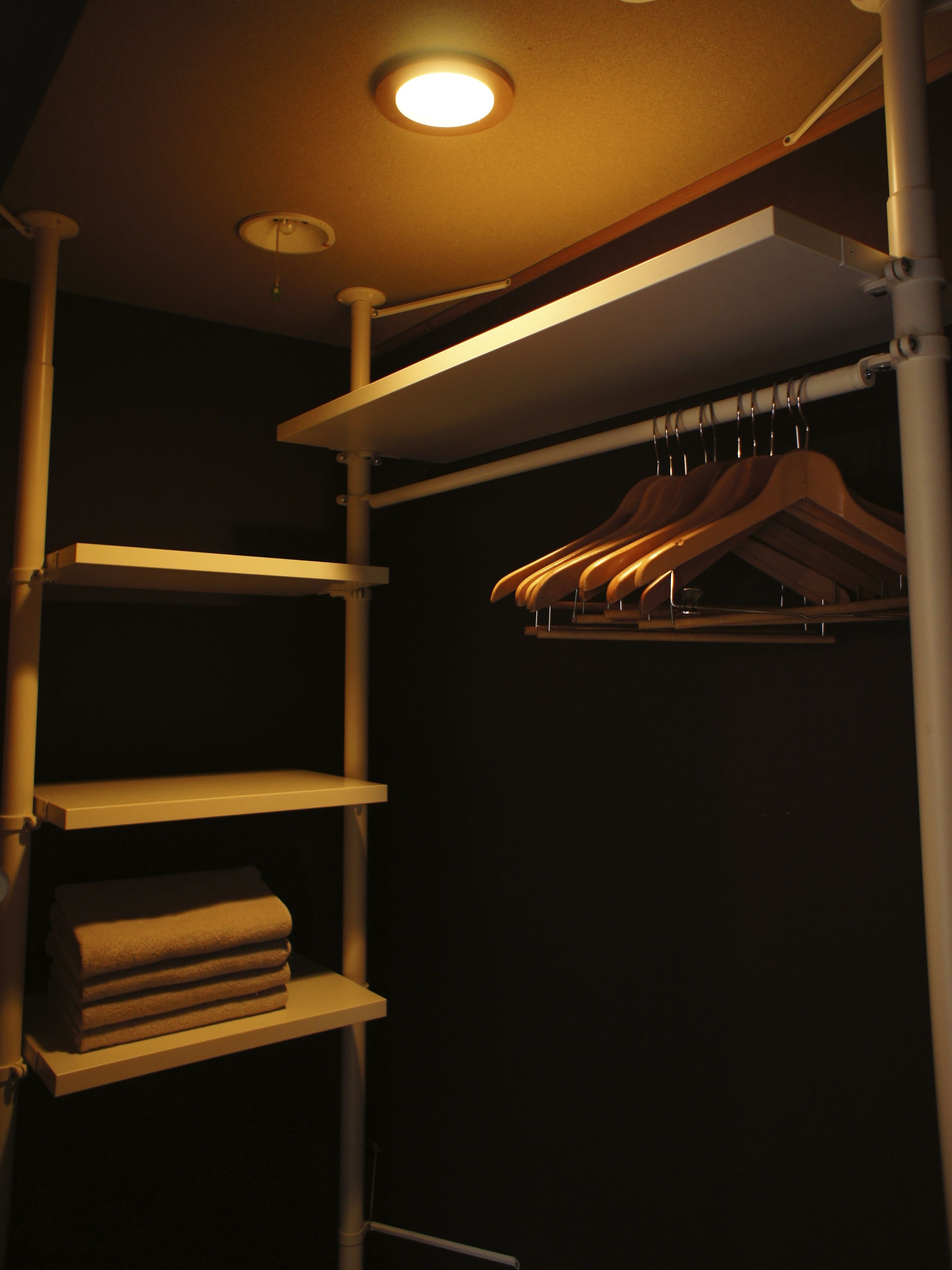 deluxe 4 bed with private bathroom | room amenity