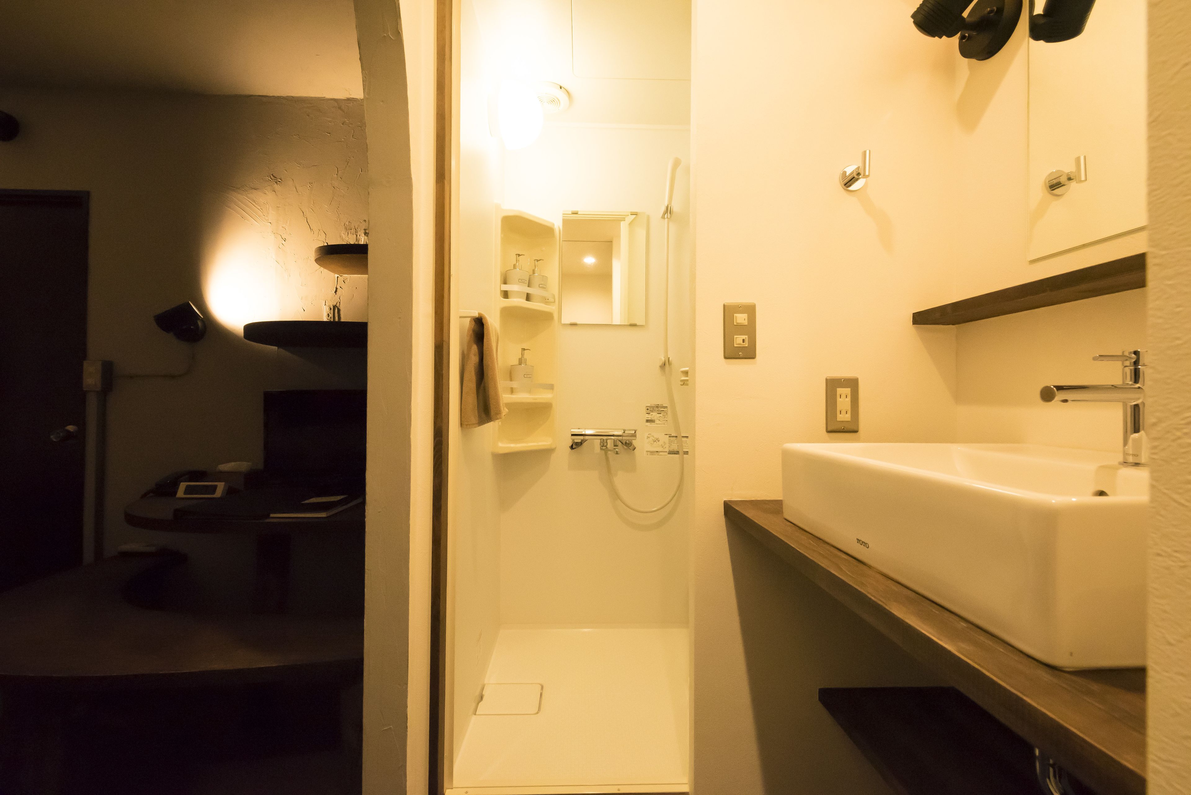 designers room "valley" | bathroom | free toiletries, hair dryer, slippers, towels