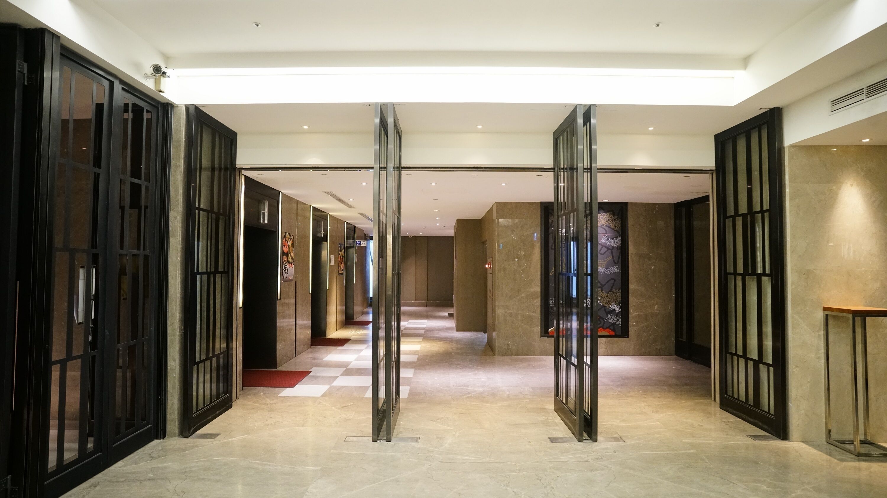 المنشأة من الداخل