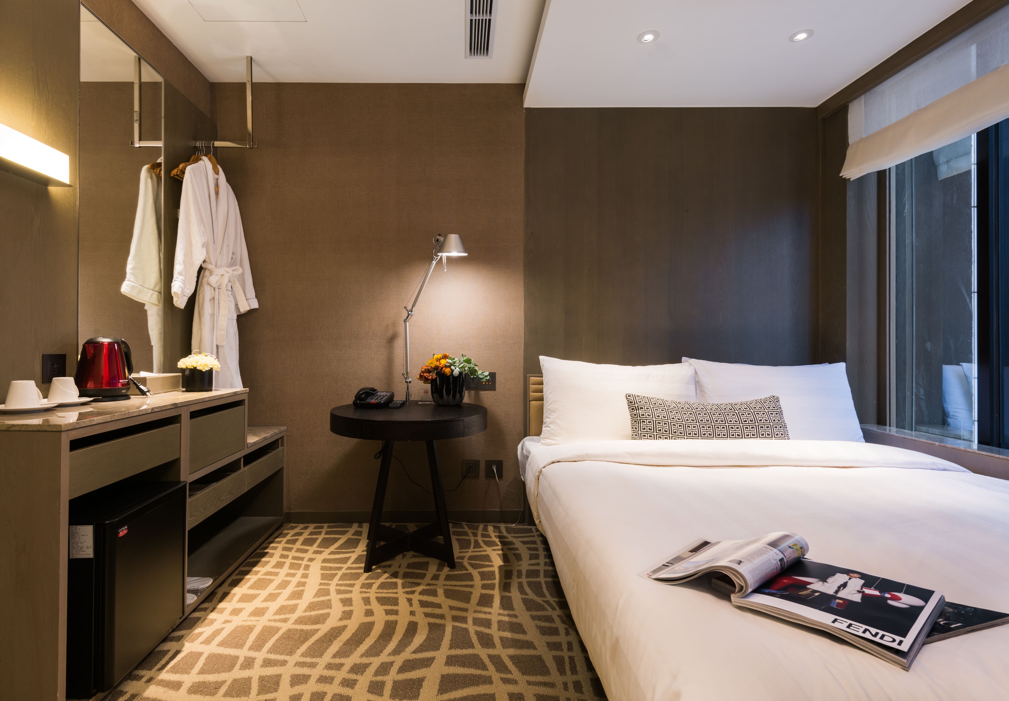 Premium bedding, in-room safe, free WiFi, bed sheets