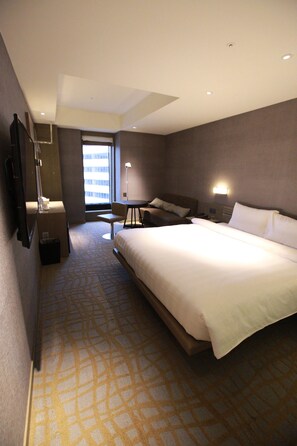 Deluxe Double Room, City View | Premium bedding, in-room safe, free WiFi, bed sheets