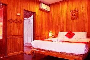 Superior Double Room, Terrace - Apple Guesthouse (Luang Prabang)