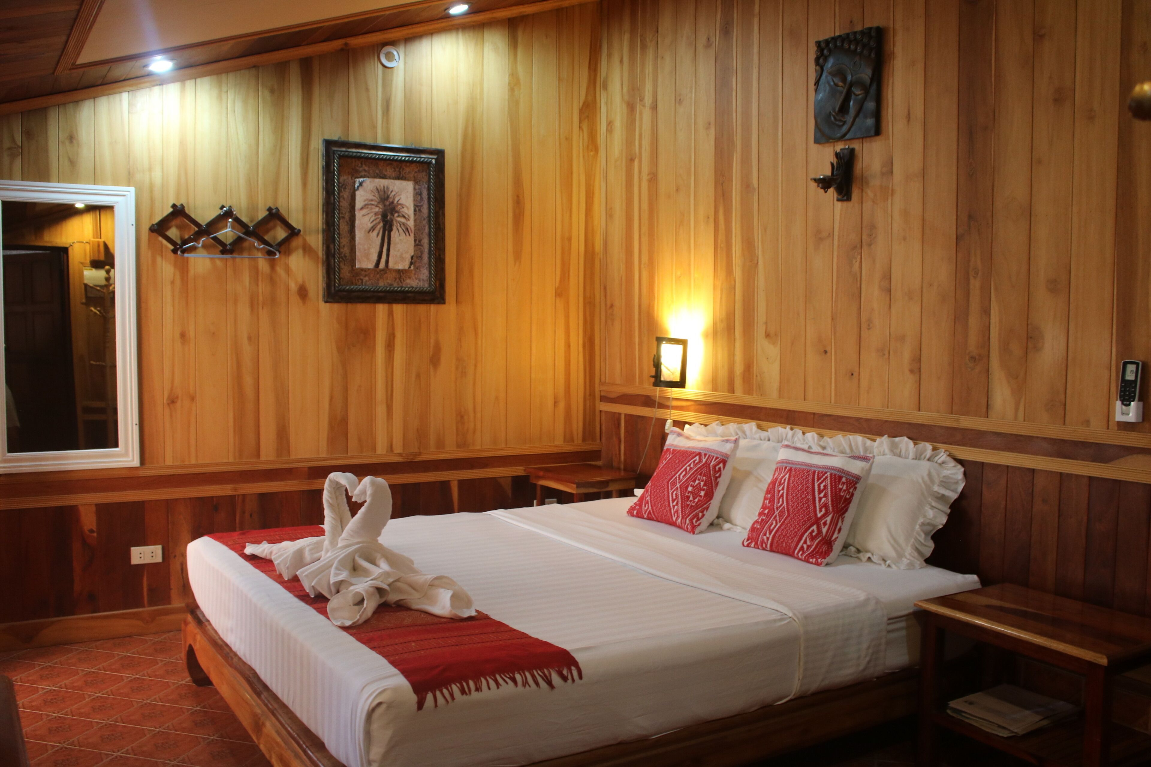 Deluxe Room - Balcony | Minibar, caja de seguridad en la habitación y cortinas blackout 