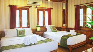 Standard Triple Room | Minibar, in-room safe, blackout drapes, soundproofing