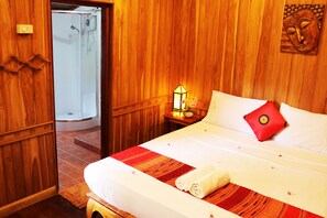 Habitación doble superior, terraza | Minibar, caja fuerte, cortinas opacas y sistema de insonorización