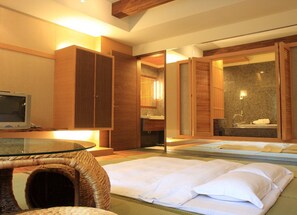 Desk, rollaway beds - Spring Spa Hotel (New Taipei City)