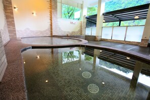 Bồn tắm spa trong nhà