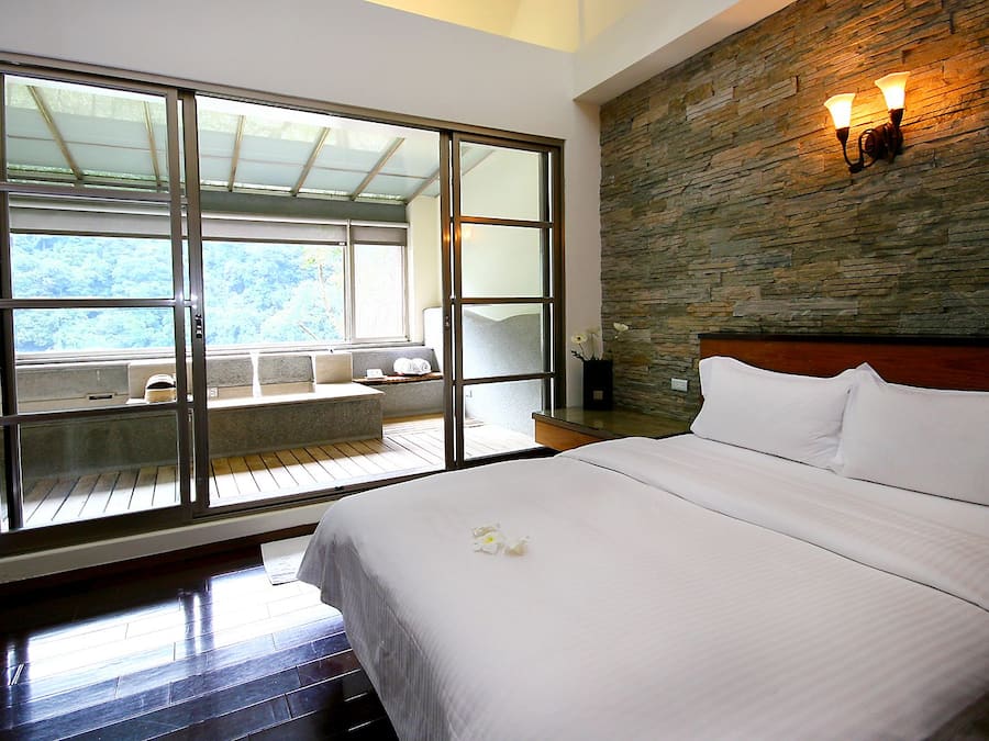 Deluxe Double Room (Hot Spring) | Desk, rollaway beds