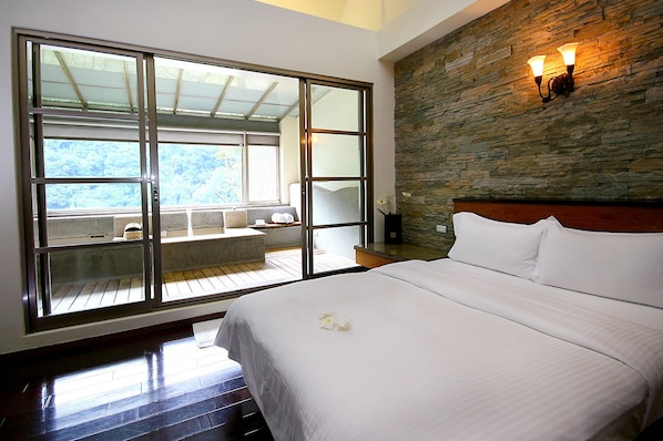 Kahden hengen deluxe-huone (Hot Spring) | Työpöytä, lisävuoteet